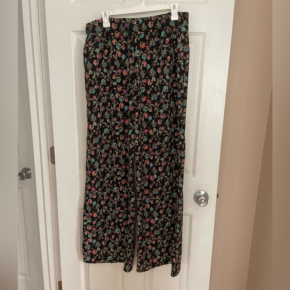 Floral Print Wide-Legged Flowy Pants